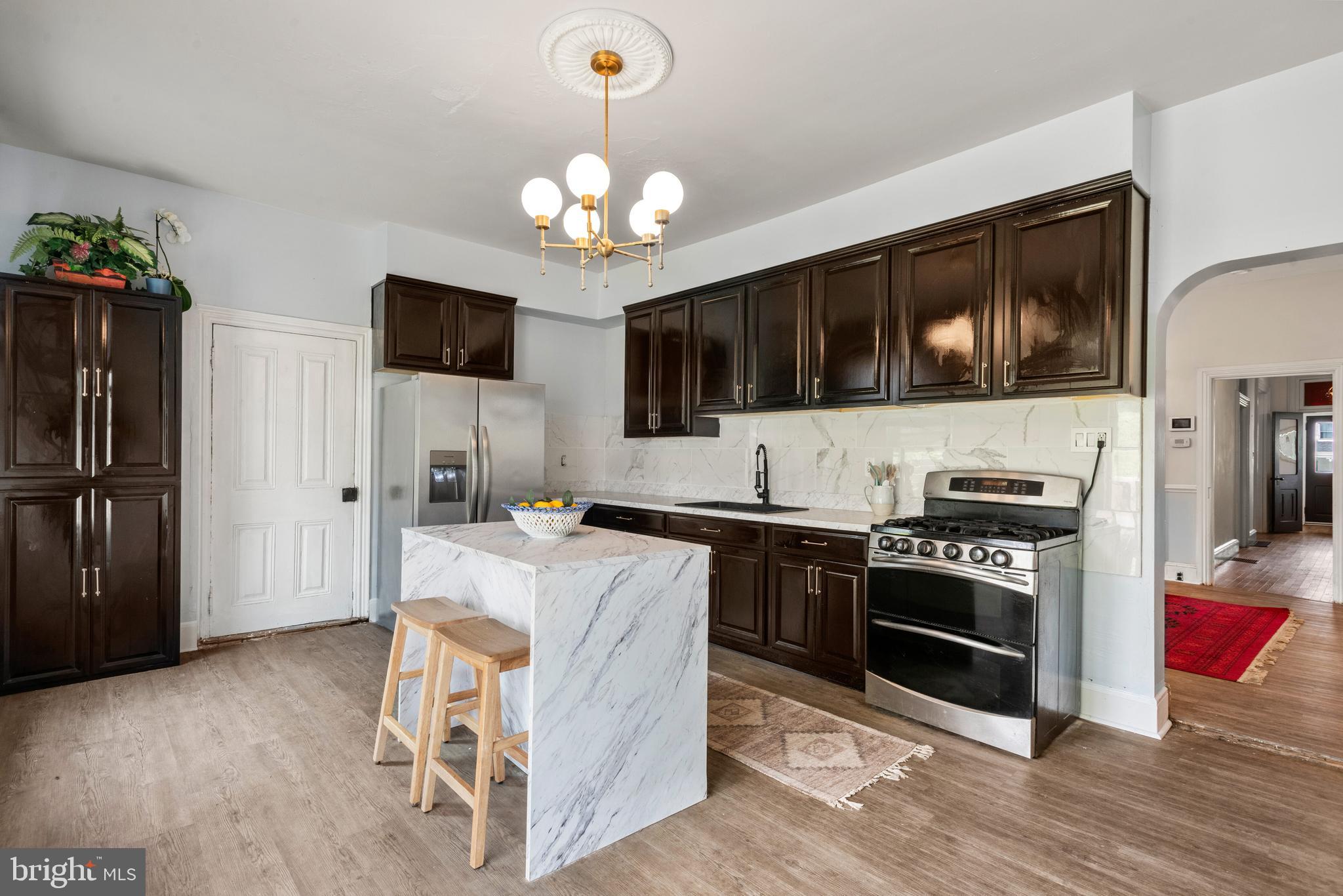 520 W 1ST AVENUE