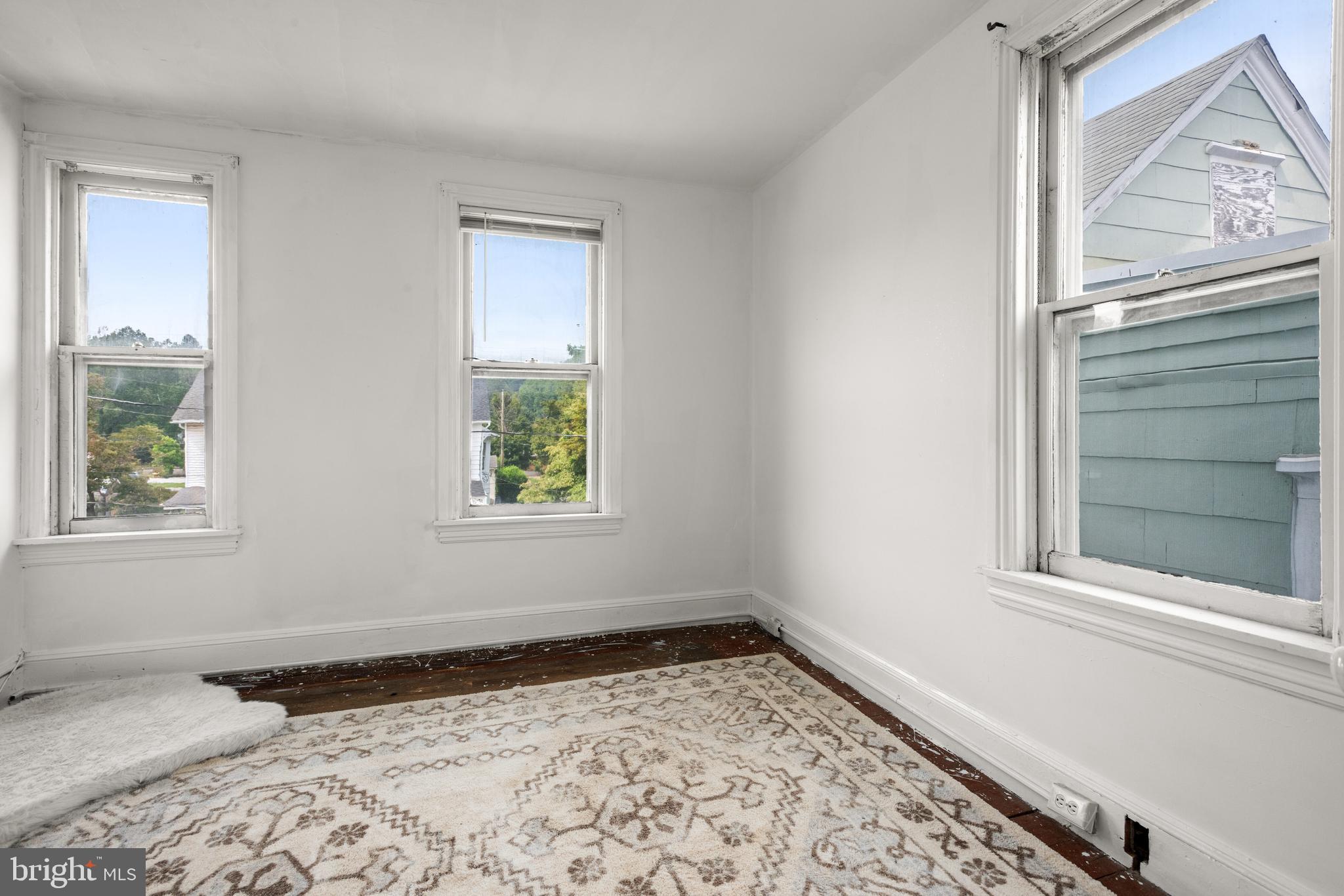 520 W 1ST AVENUE