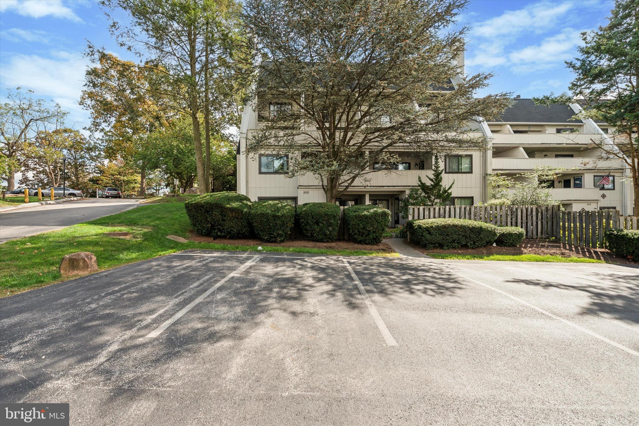 198 SUMMIT HOUSE 198