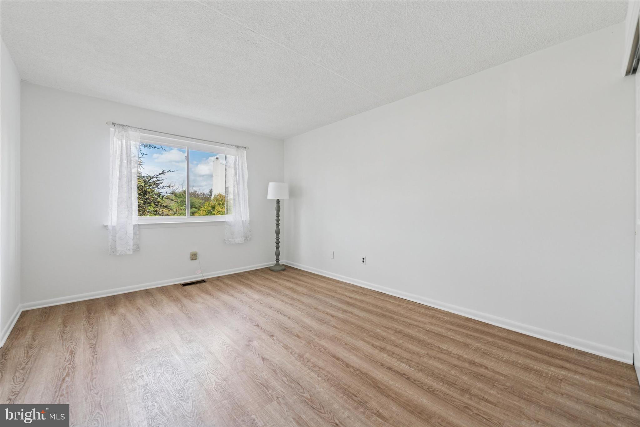 198 SUMMIT HOUSE 198