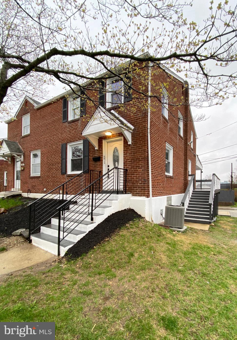 371 CEDAR AVENUE