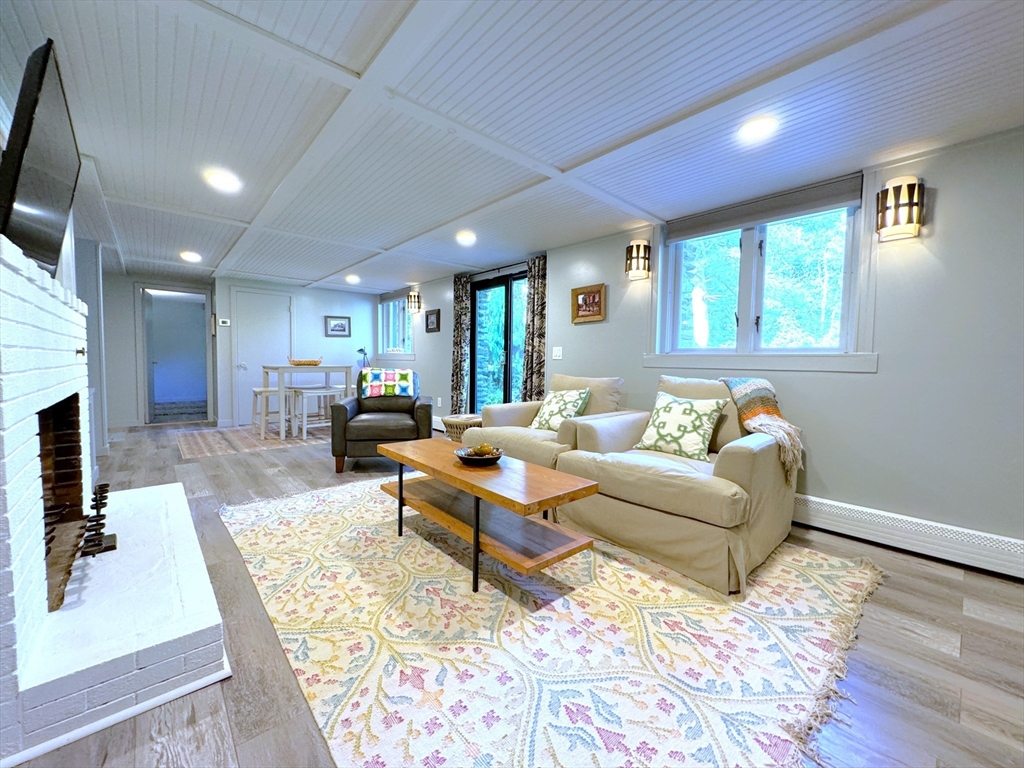 105 Holden Rd