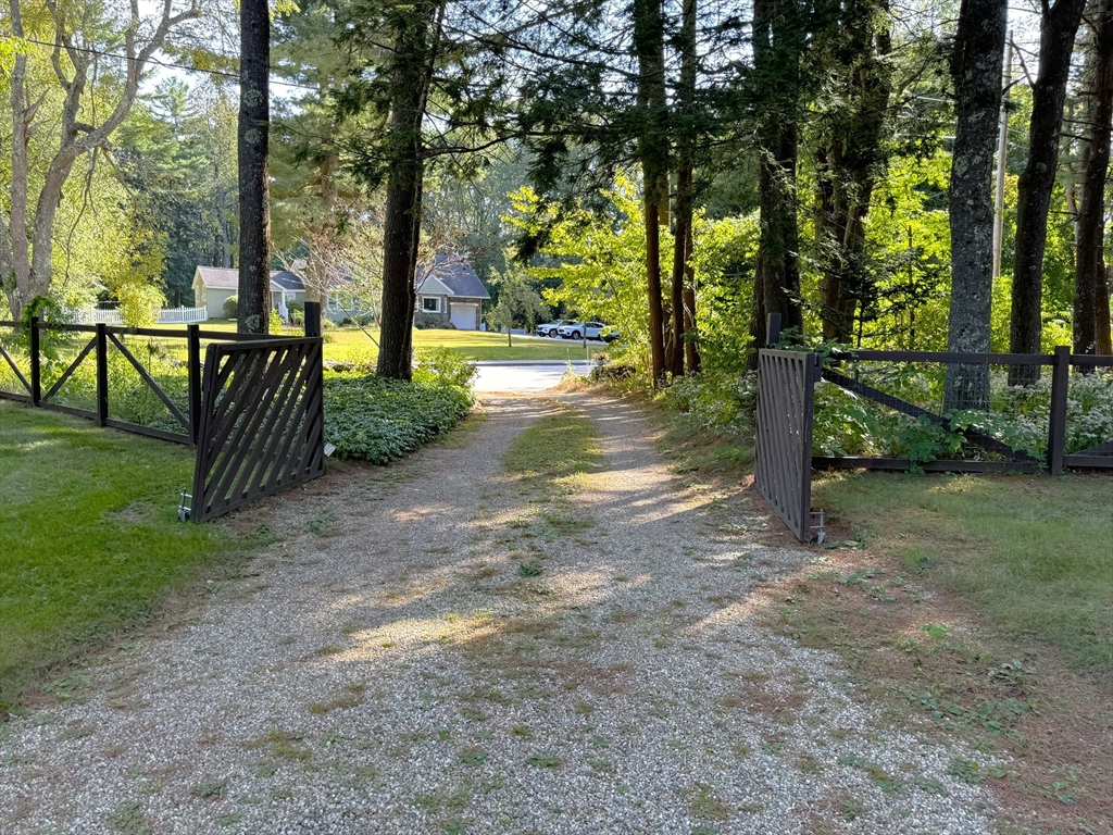 105 Holden Rd
