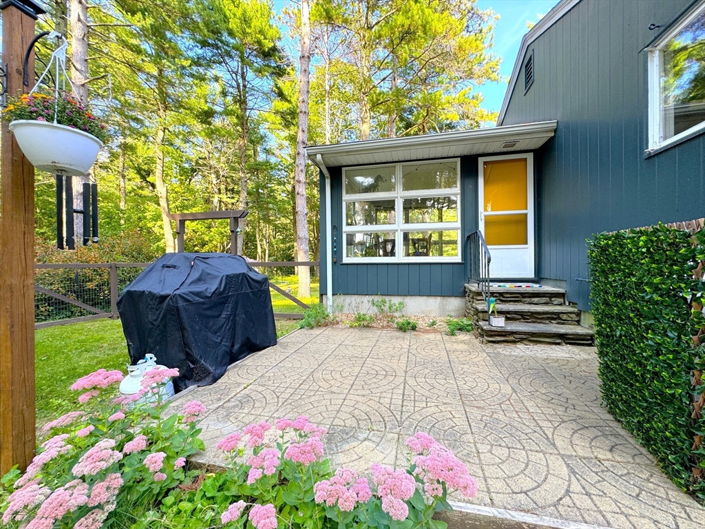 105 Holden Rd