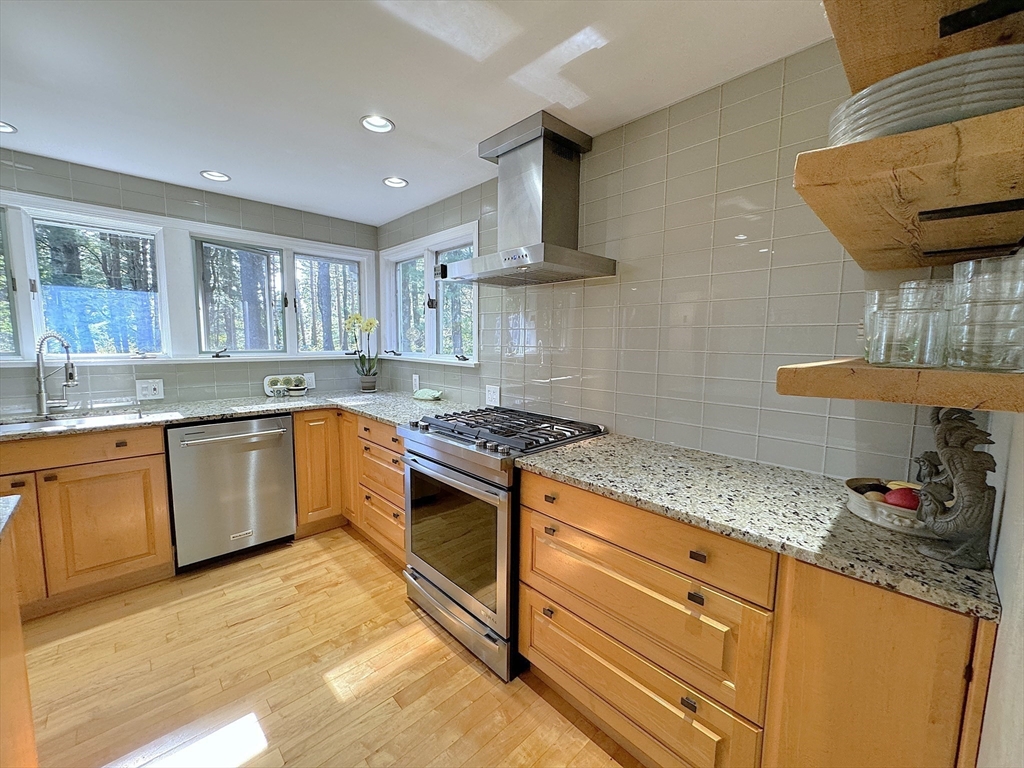 105 Holden Rd