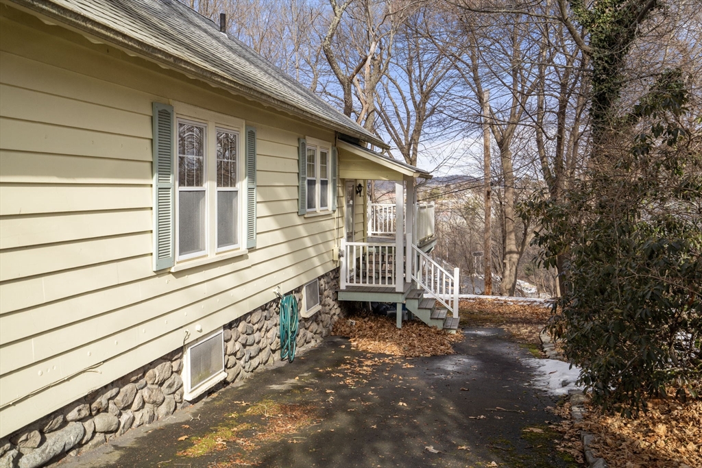 72 Kenwood Ave