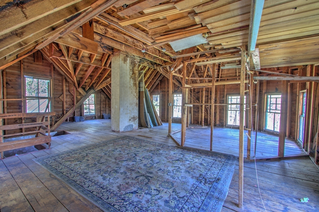 55 Long Hill Rd