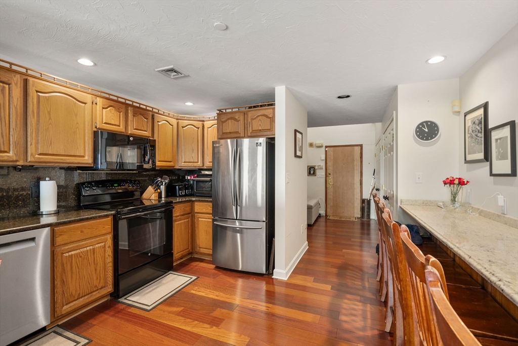 65 Lake Ave # 1002