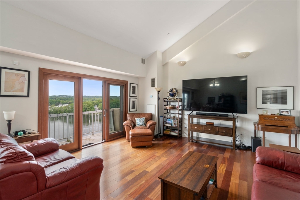 65 Lake Ave # 1002