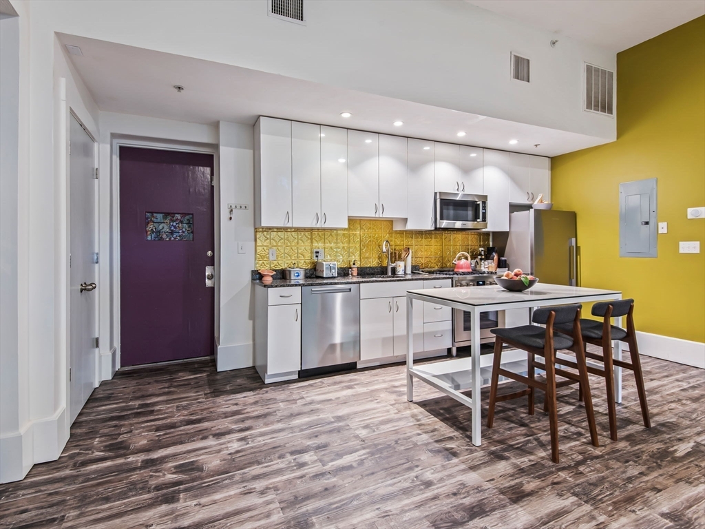28 Adams St # 102