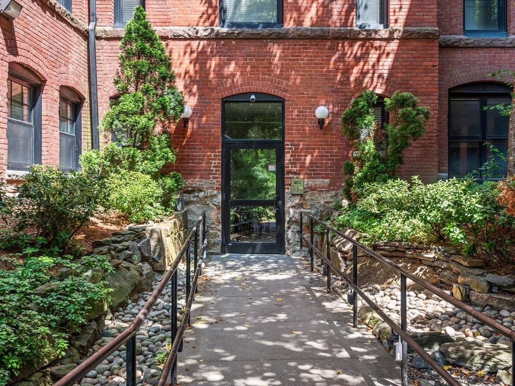 28 Adams St # 102