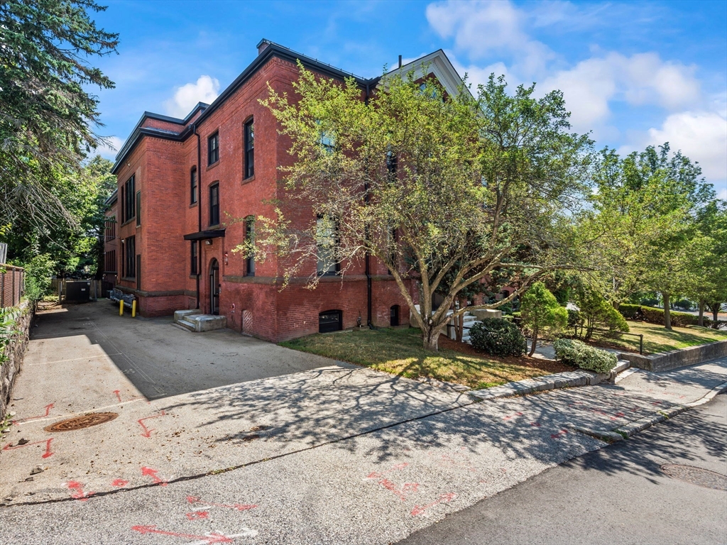 28 Adams St # 102