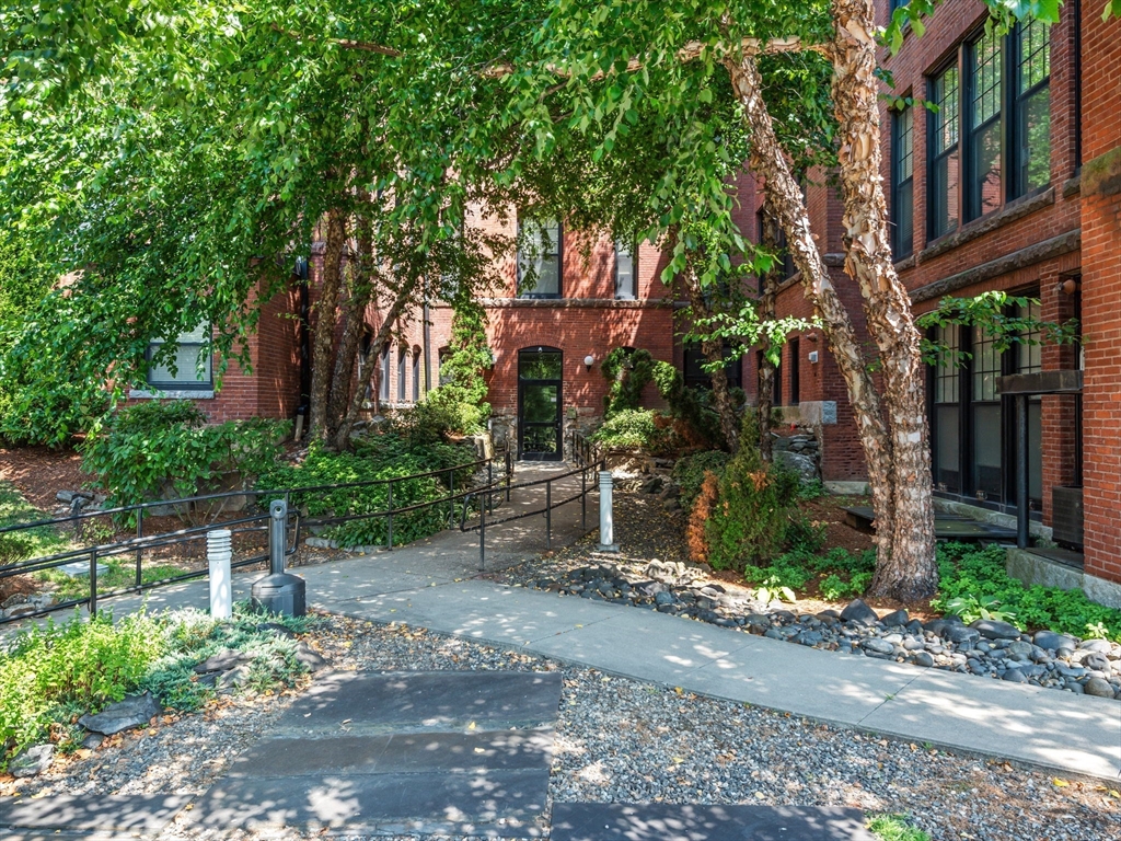 28 Adams St # 102
