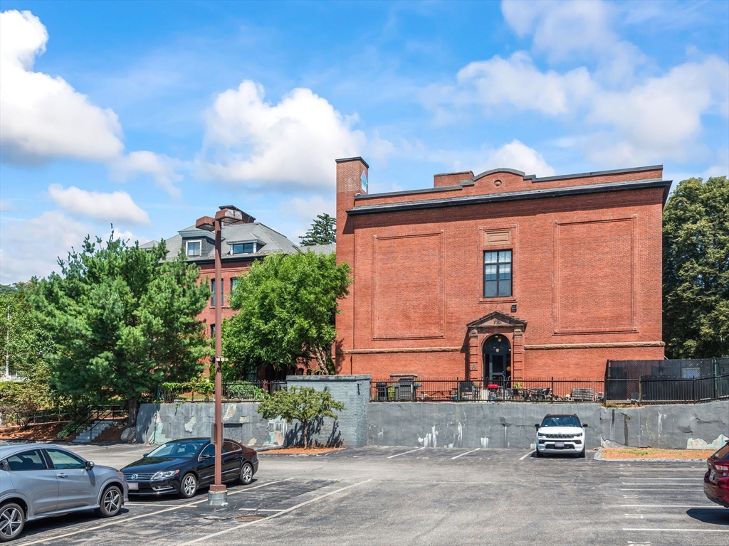 28 Adams St # 102