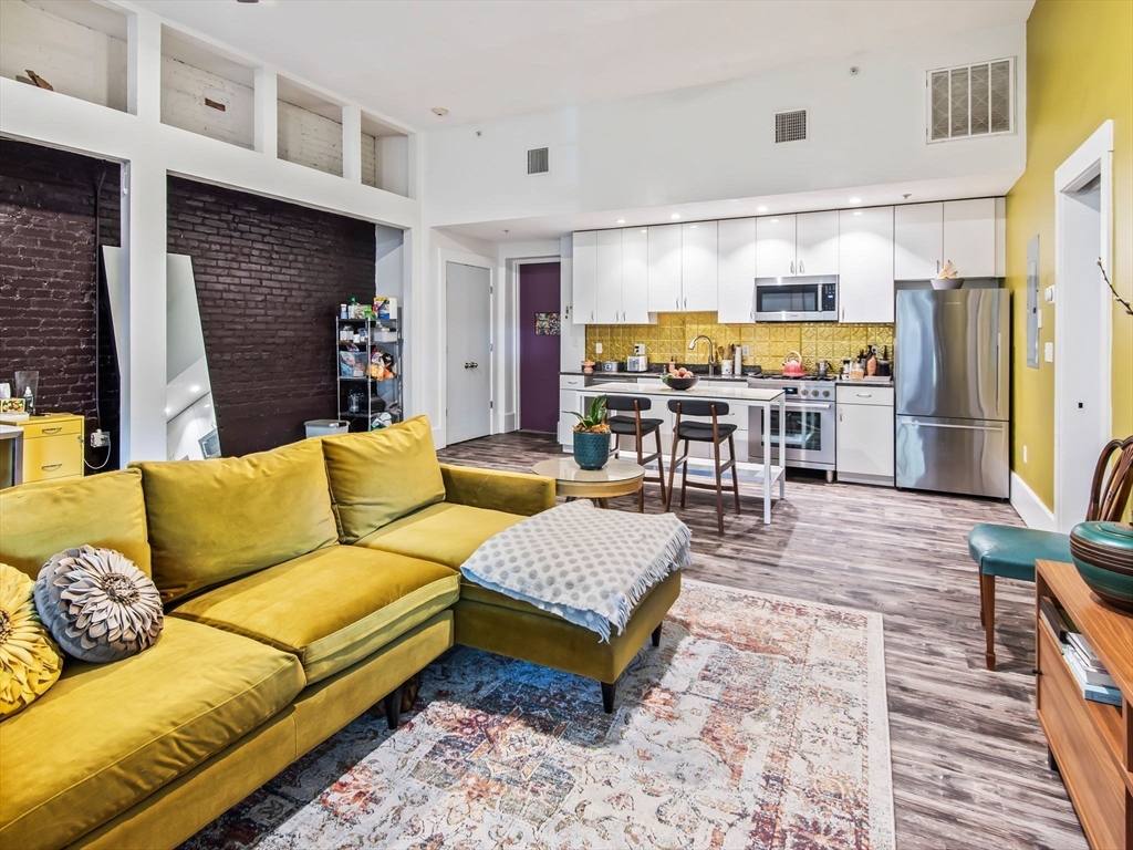 28 Adams St # 102