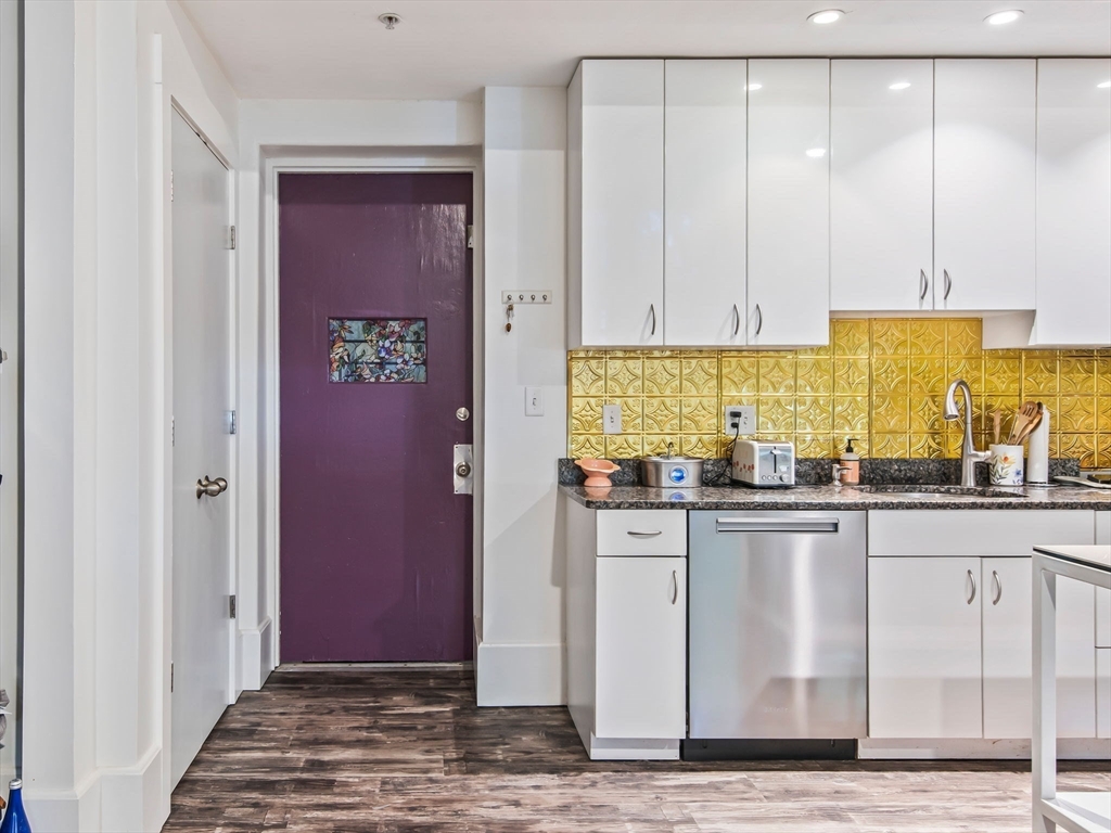 28 Adams St # 102