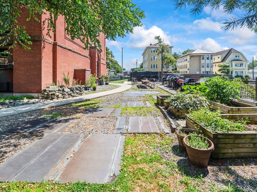 28 Adams St # 102