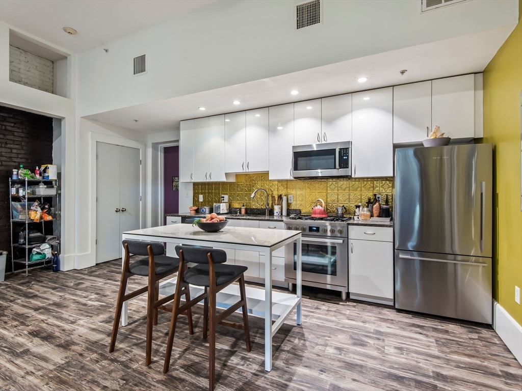 28 Adams St # 102