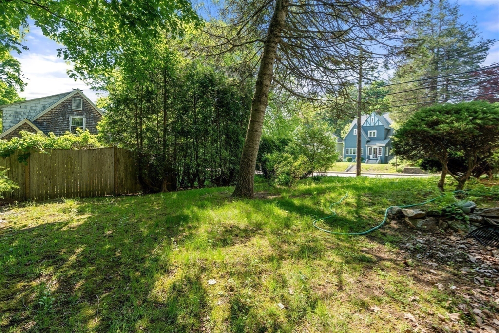 1231 Pleasant St