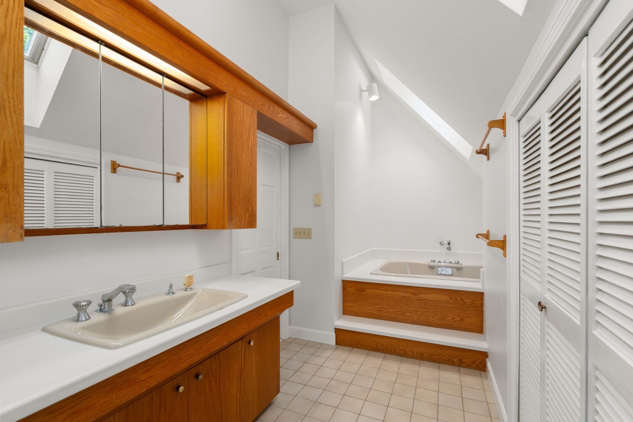 43 Laconia Rd