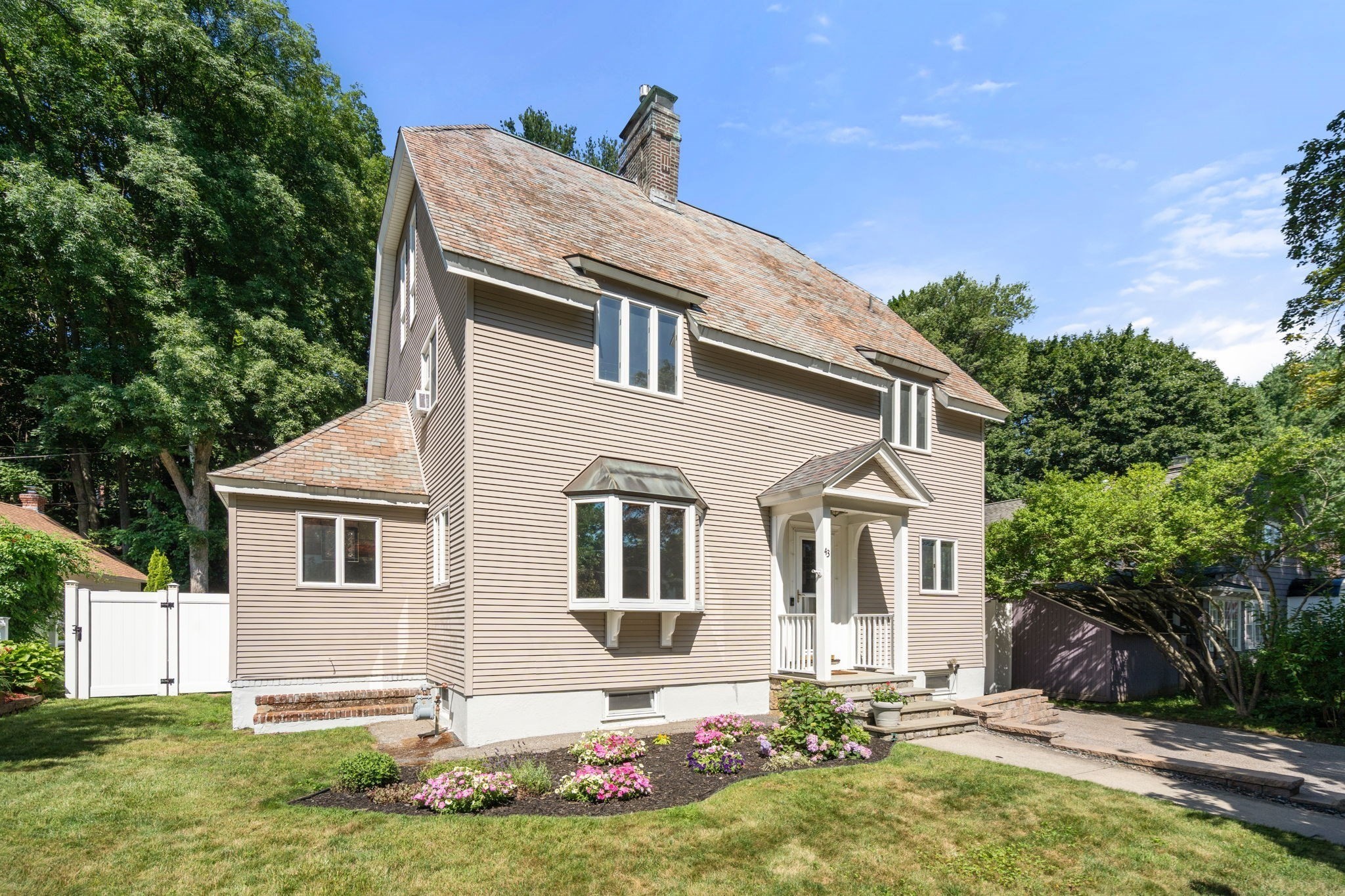 43 Laconia Rd