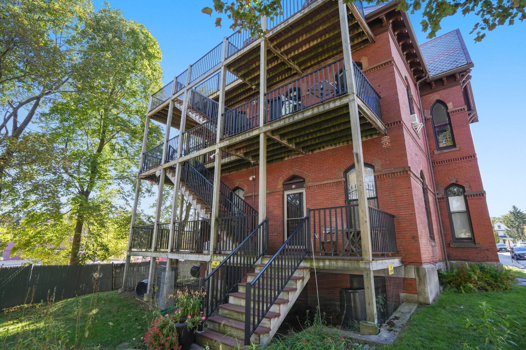 8 Claremont St # 3A