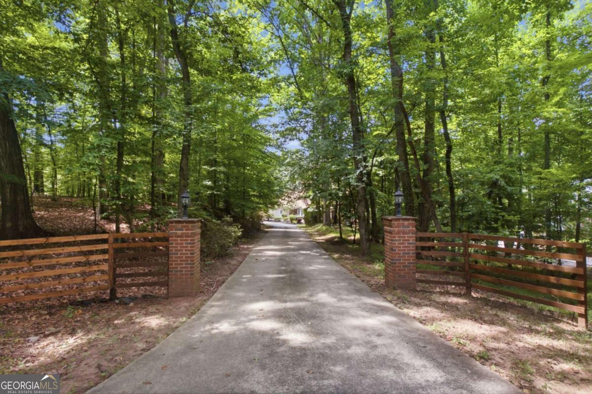1220 Peachtree Road