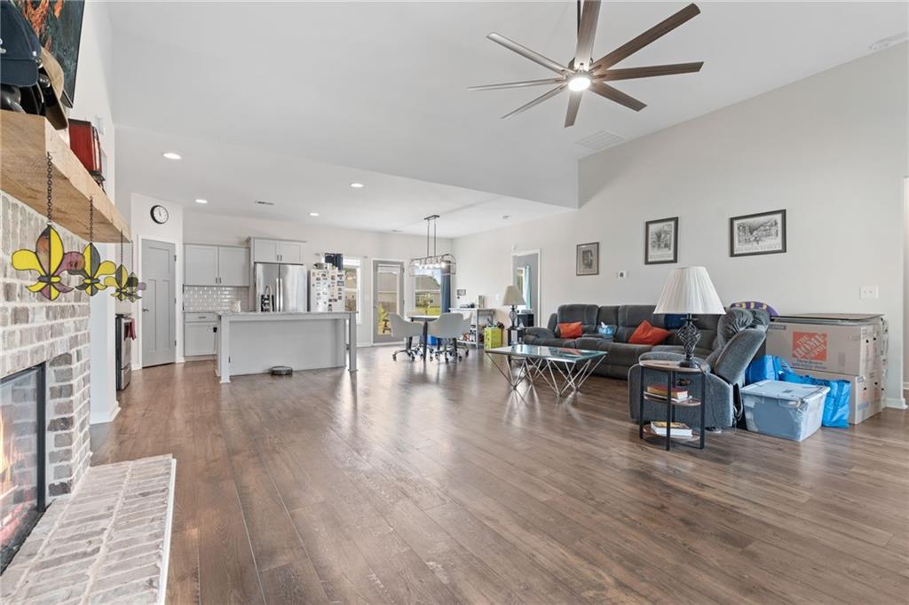 112 Springwood Drive