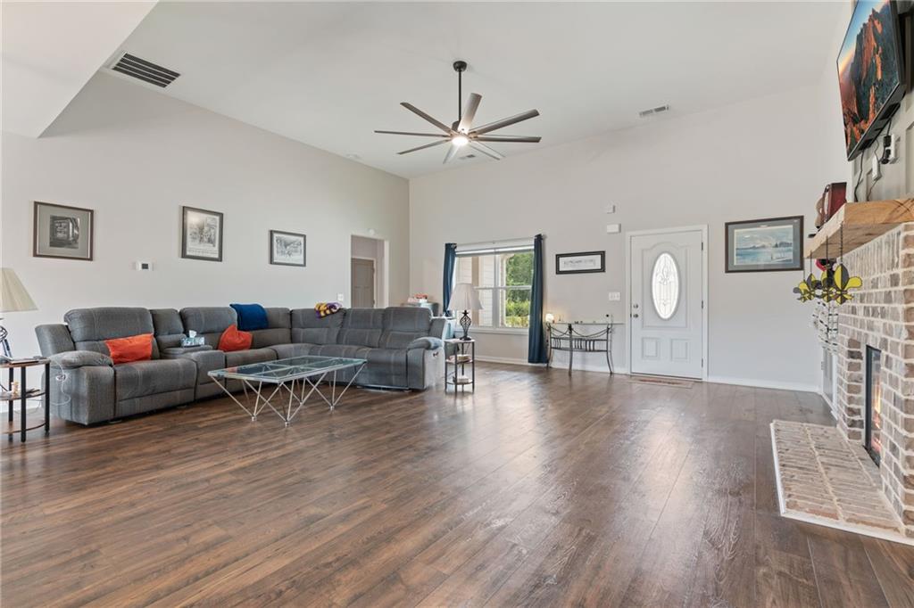 112 Springwood Drive