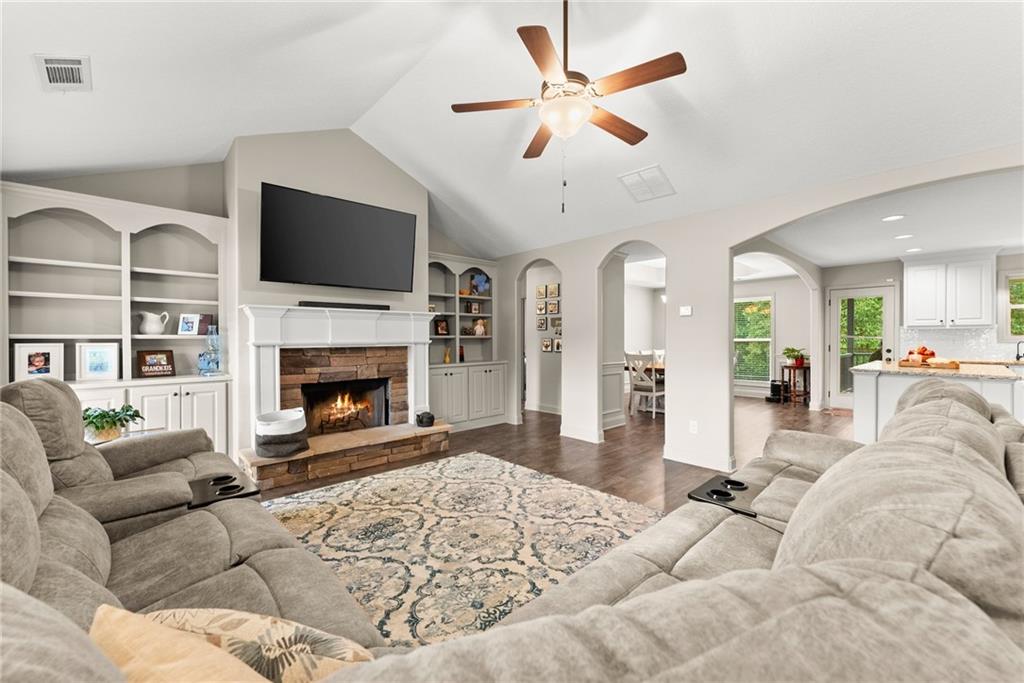 2112 Perry Place Lane