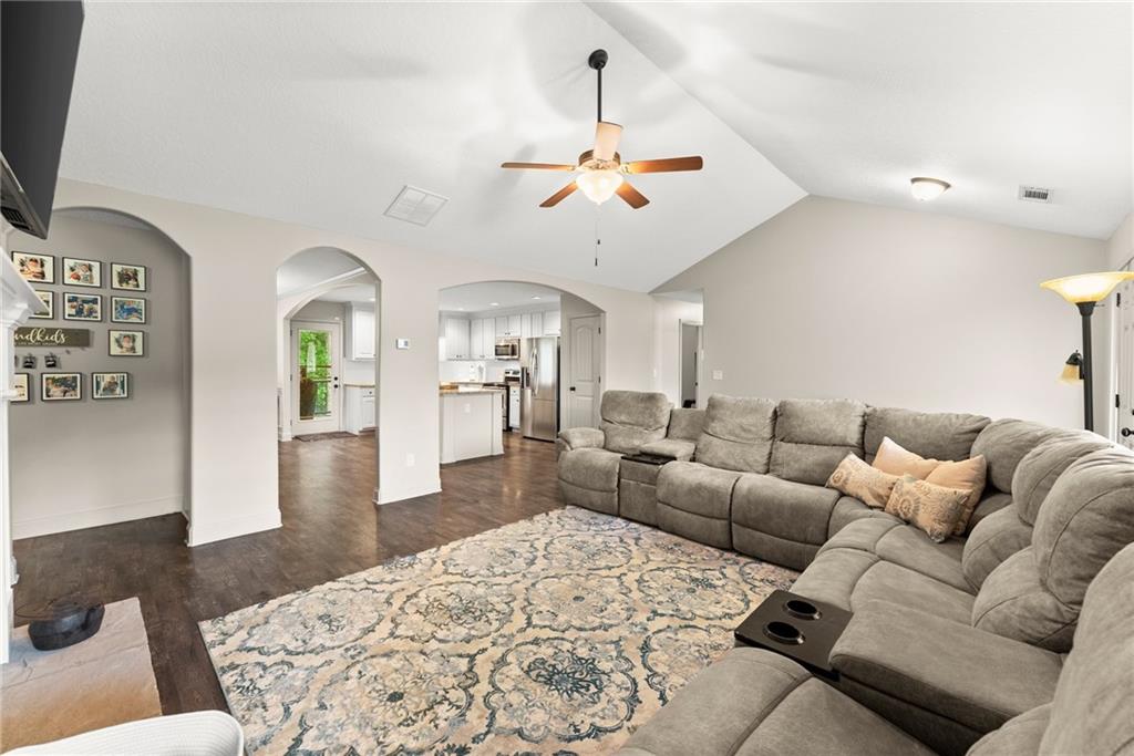 2112 Perry Place Lane