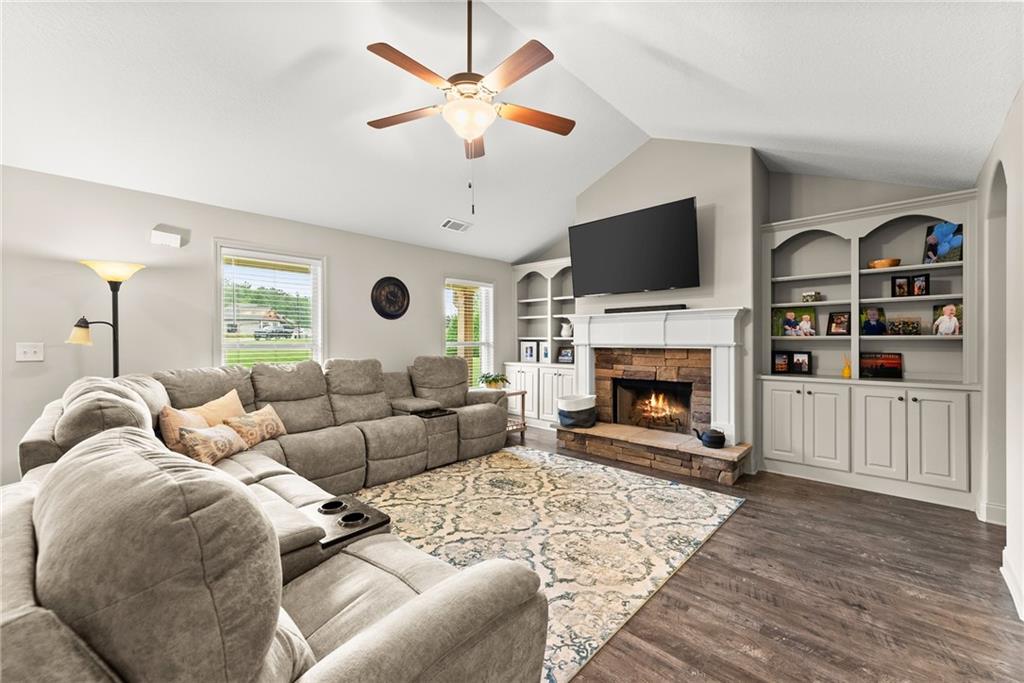 2112 Perry Place Lane