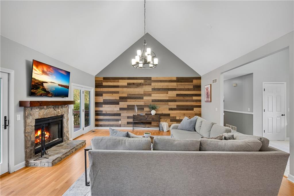 3291 Coachmans Way NE