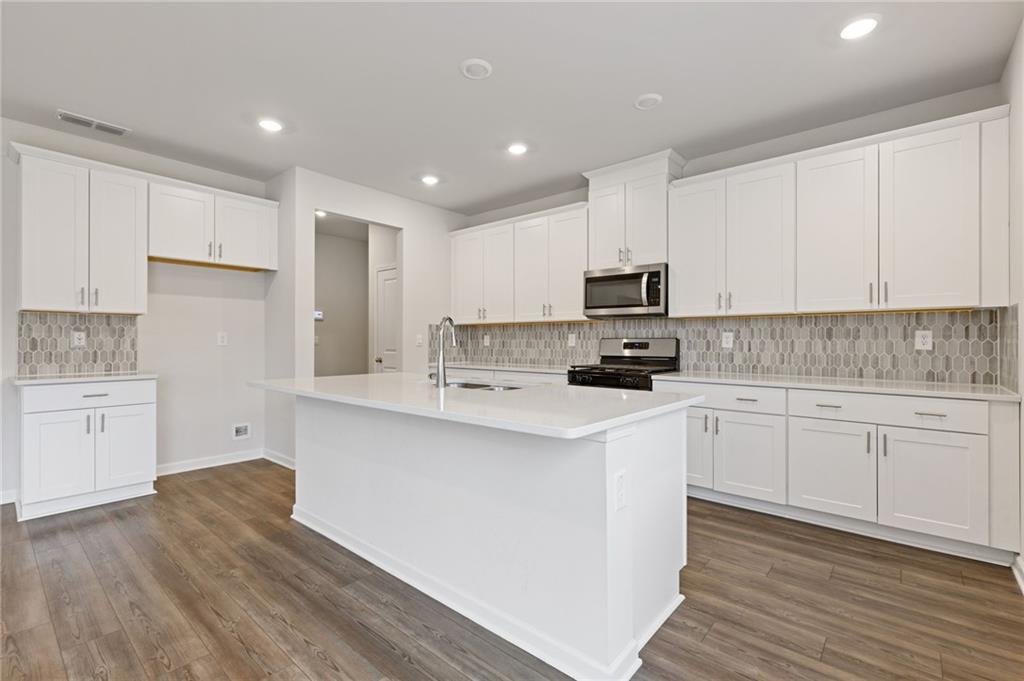 6039 Hickory Creek Court