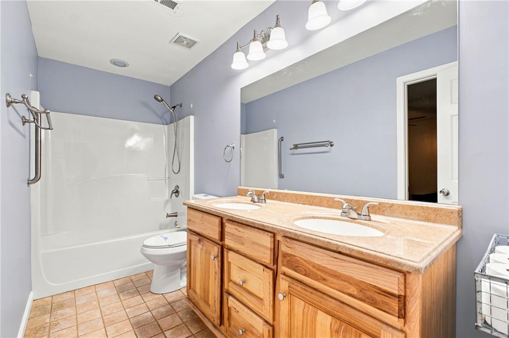 1220 Peachtree Road