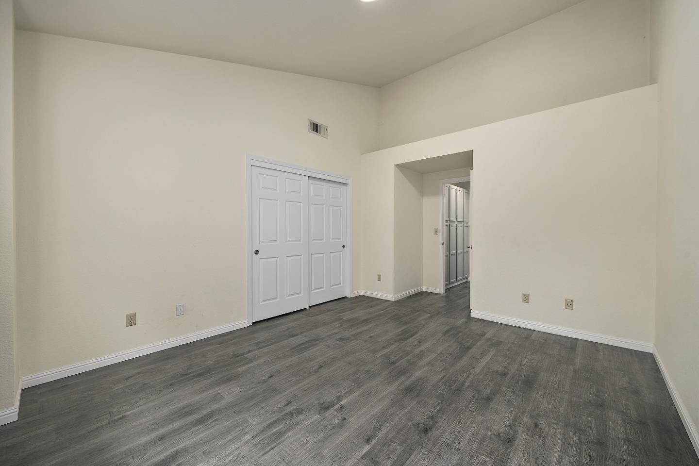 1800 Parkview Green CIR