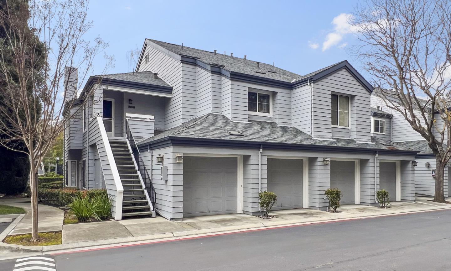 1800 Parkview Green CIR