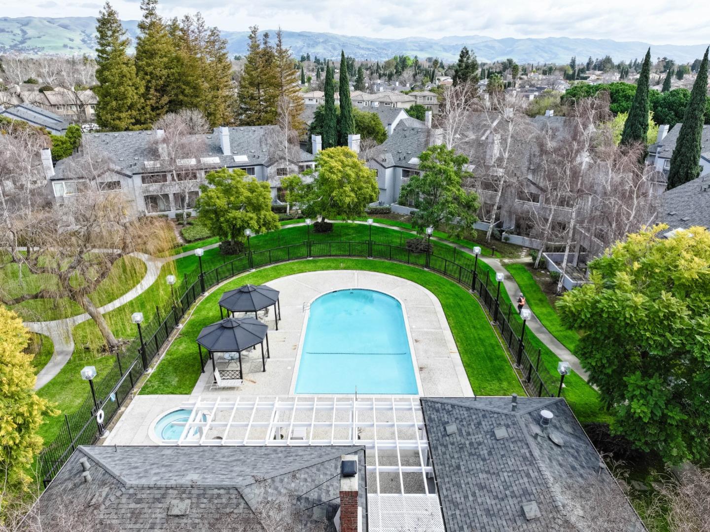 1800 Parkview Green CIR