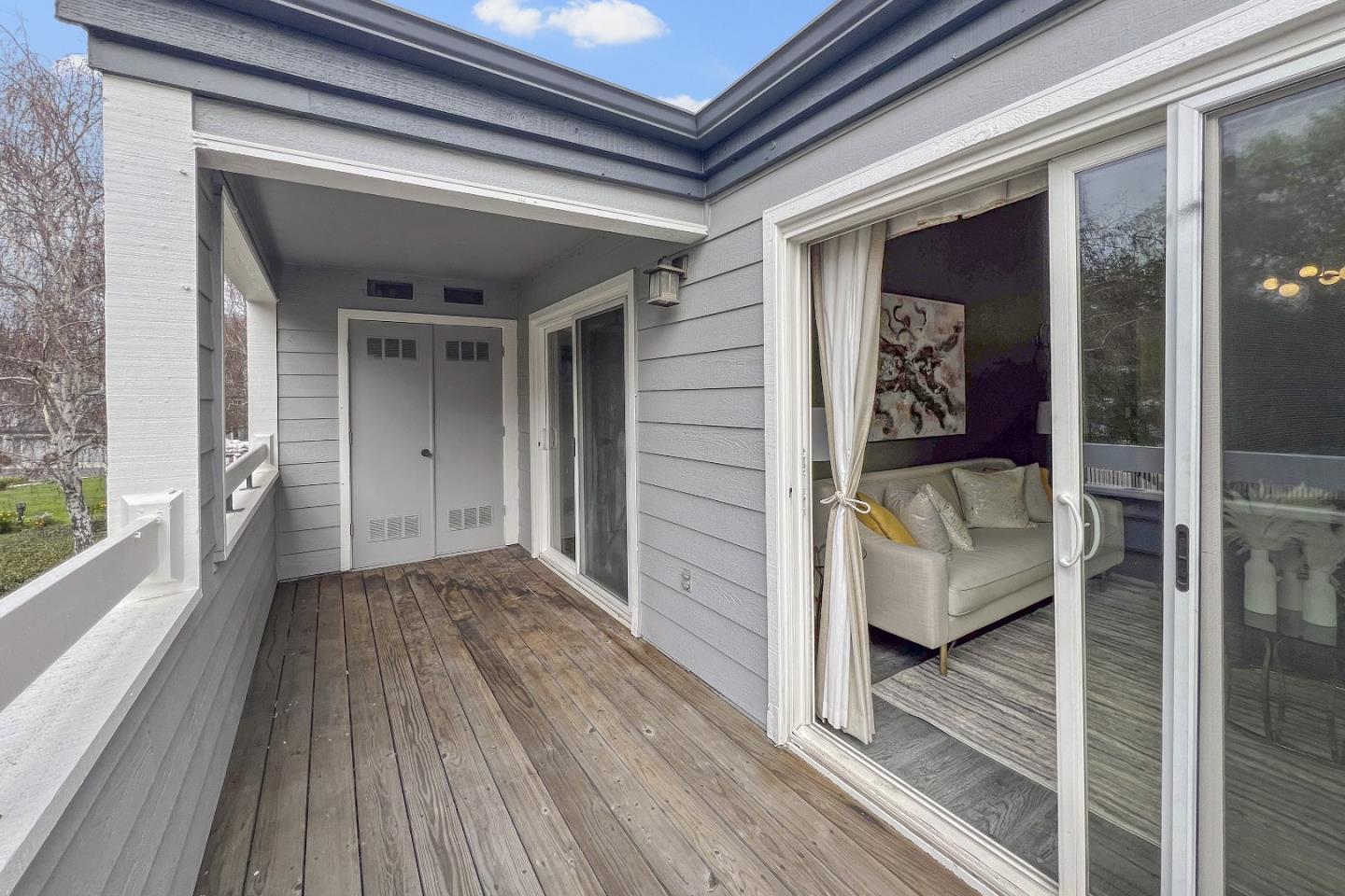 1800 Parkview Green CIR