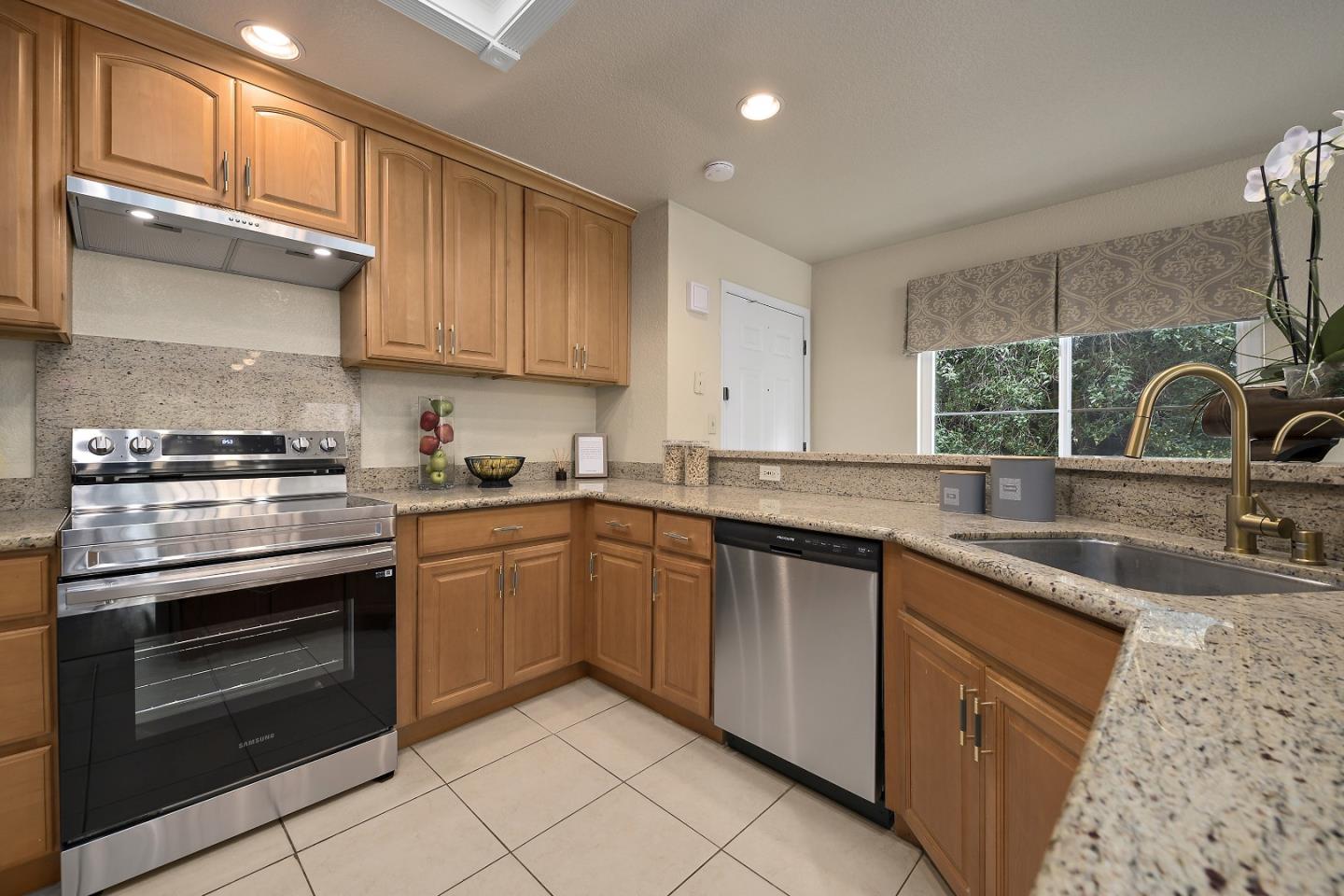 1800 Parkview Green CIR