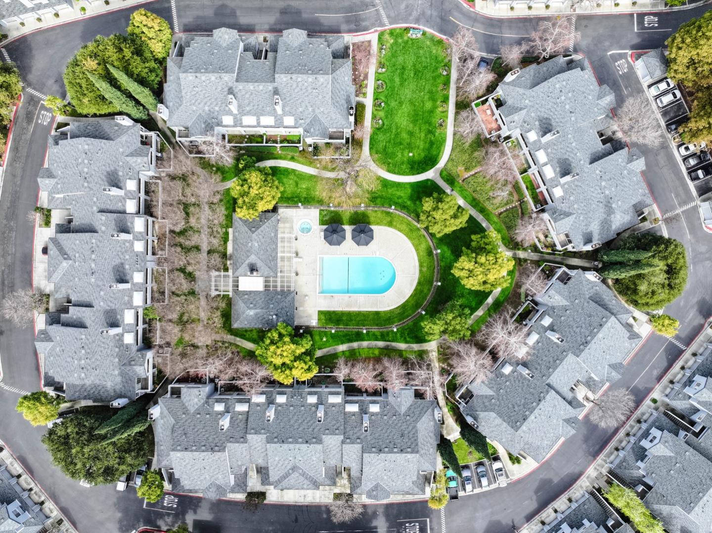 1800 Parkview Green CIR