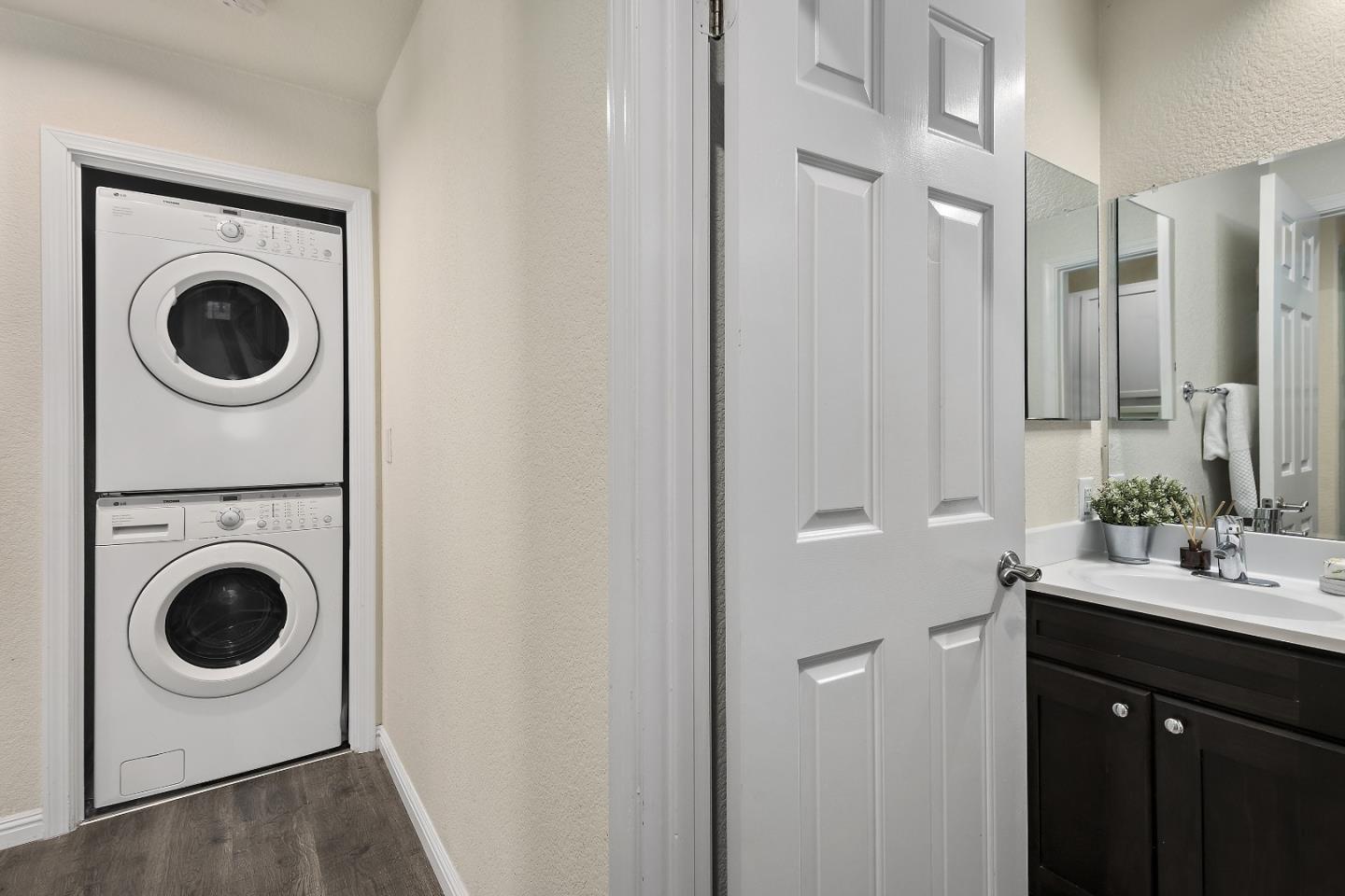 1800 Parkview Green CIR