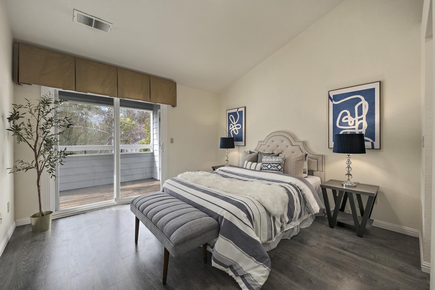 1800 Parkview Green CIR