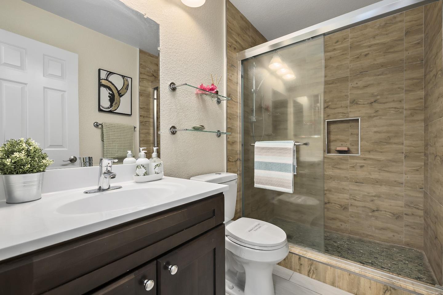 1800 Parkview Green CIR