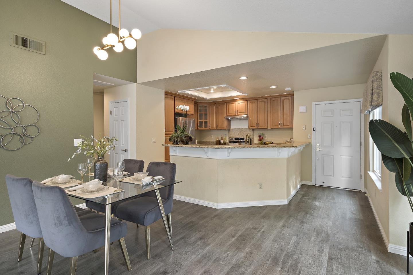 1800 Parkview Green CIR