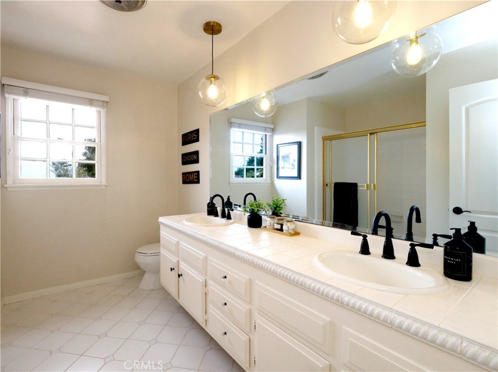 7233 Rue La Fleur