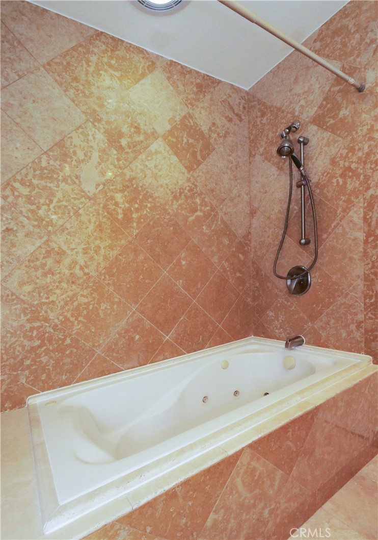 241 Paseo De Granada