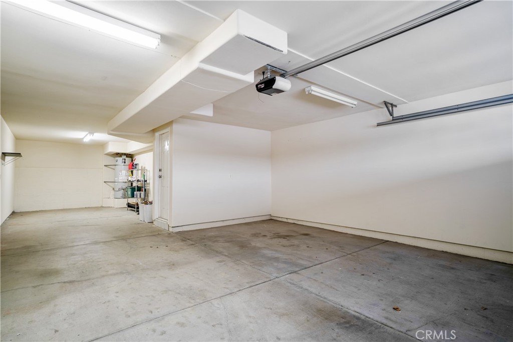 5562 W 190th Street