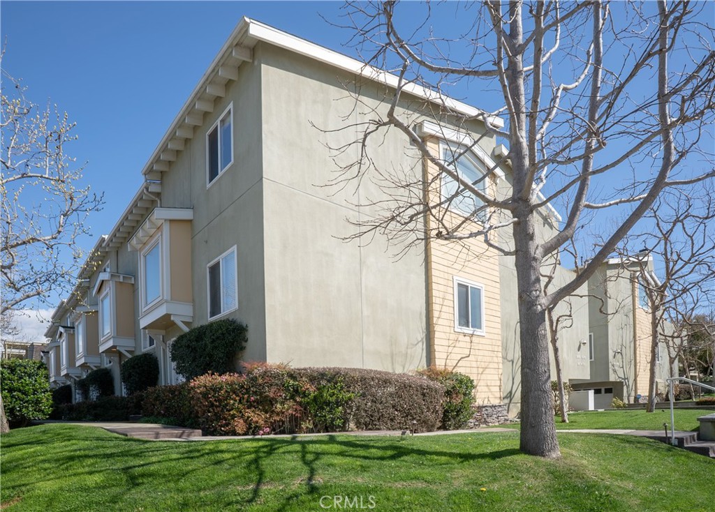 5562 W 190th Street