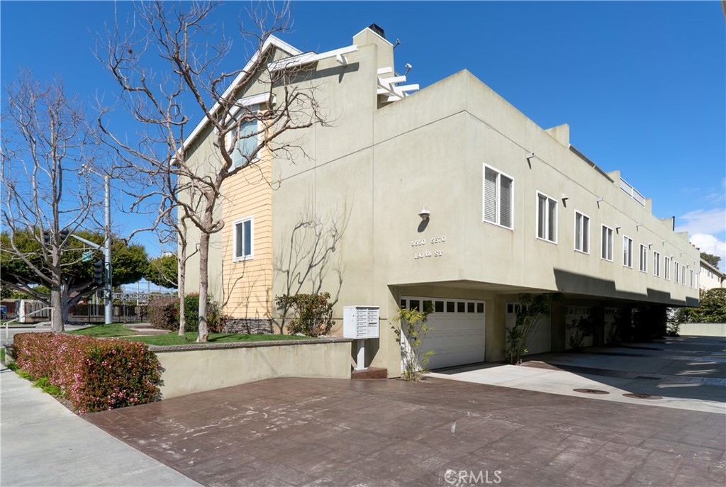 5562 W 190th Street